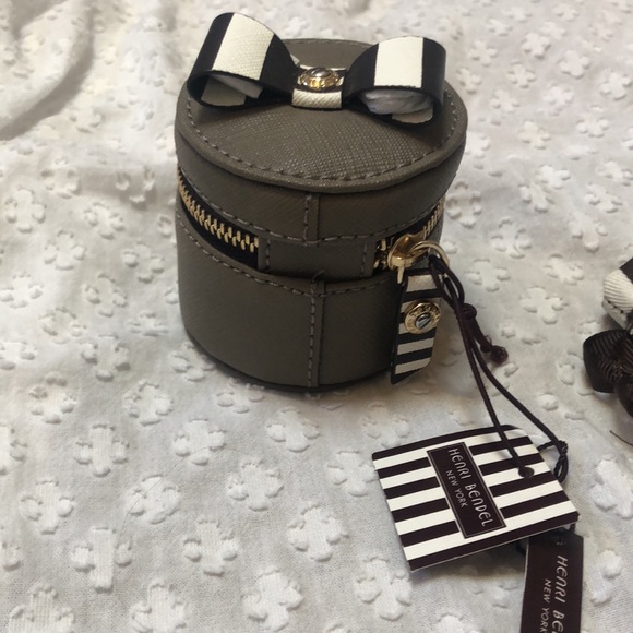 Henri Bendel Mini Ring Box -Taupe - Picture 12 of 15